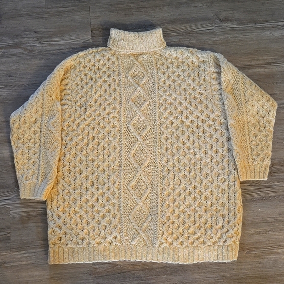 Liz Claiborne Sweaters - Elisabeth By Liz and Co Lambswool Sweater!